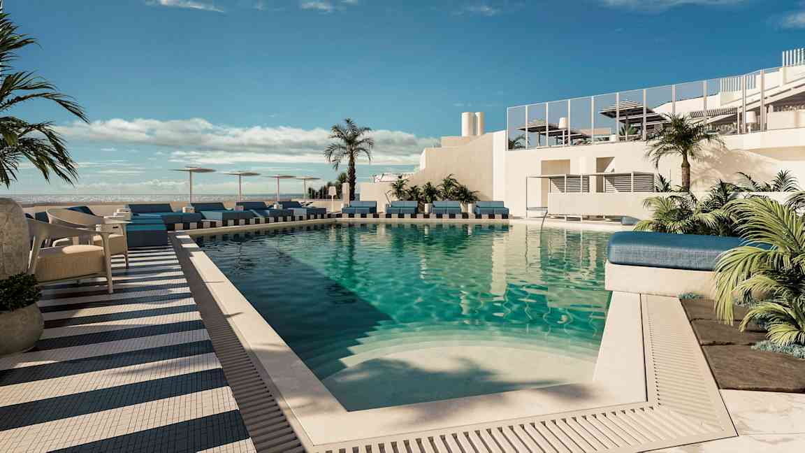 Solig poolmiljö med solsängar och parasoller omgivna av palmträd. (AI-genererad text)