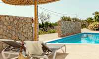 Dubbelrum med poolaccess till gemensam pool