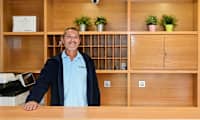 Paco i receptionen tar väl hand om dig under semestern