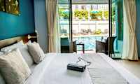 Dubbelrum med poolaccess till gemensam pool