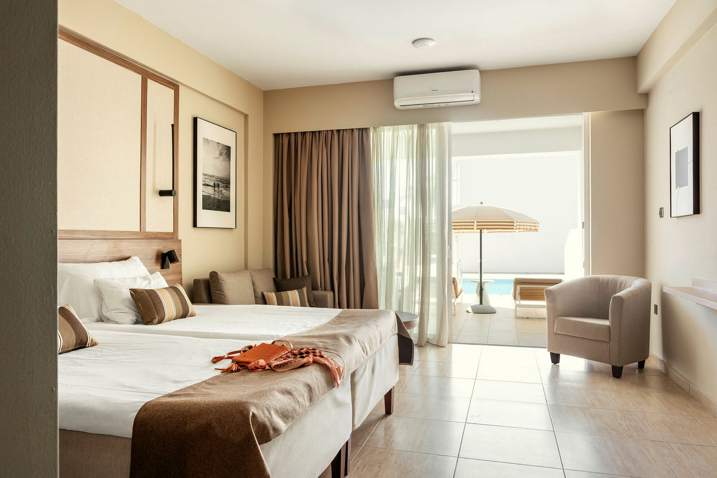 Prime Pool Suite 1 rum, stor terrass med access till privat, delad pool