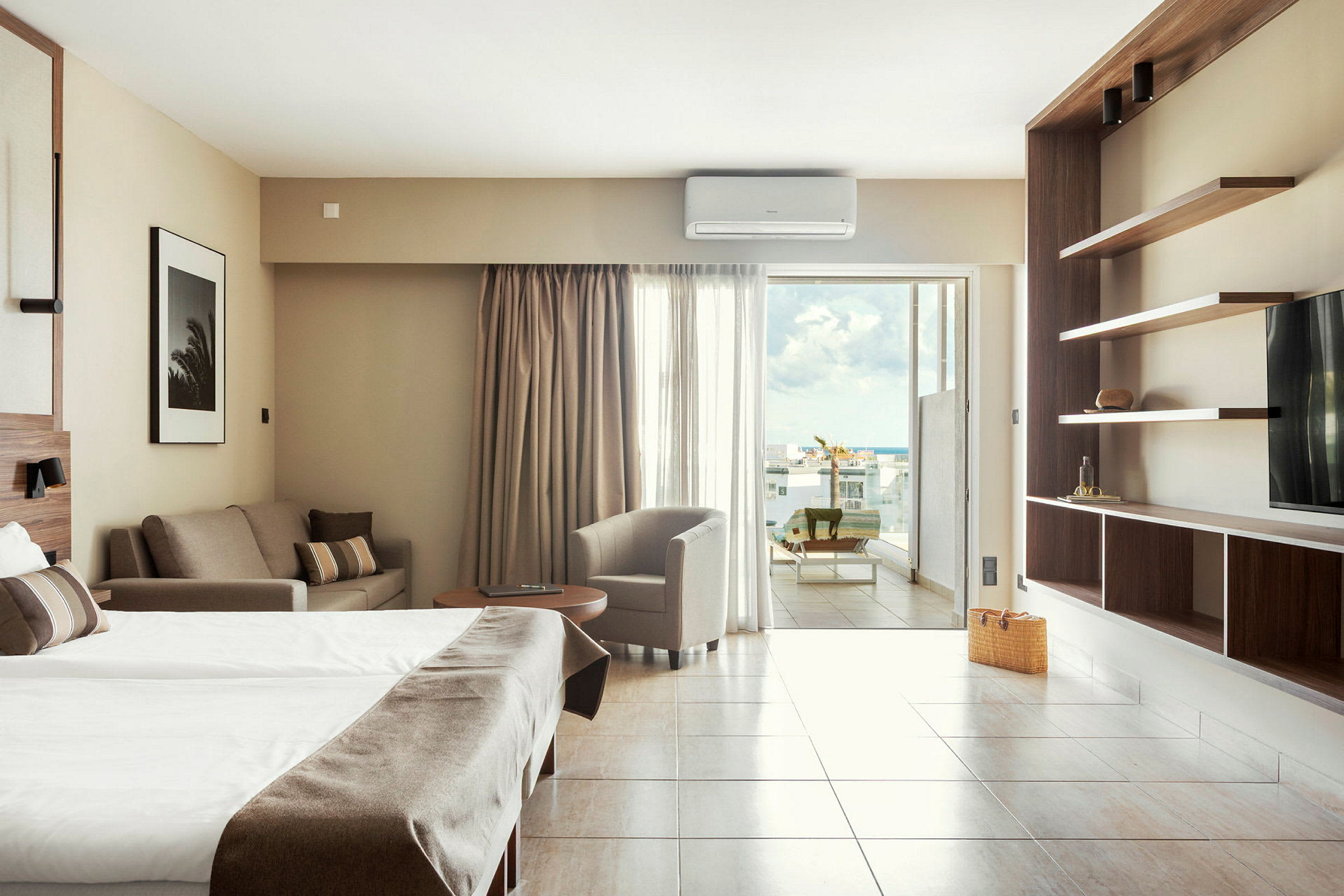 Prime Rooftop Suite 1 rum, stor balkong mot poolområdet