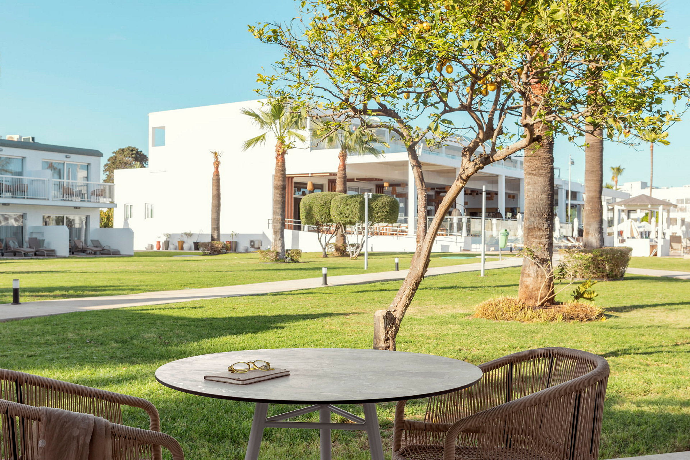 Junior Suite 2 rum, terrass mot trädgården