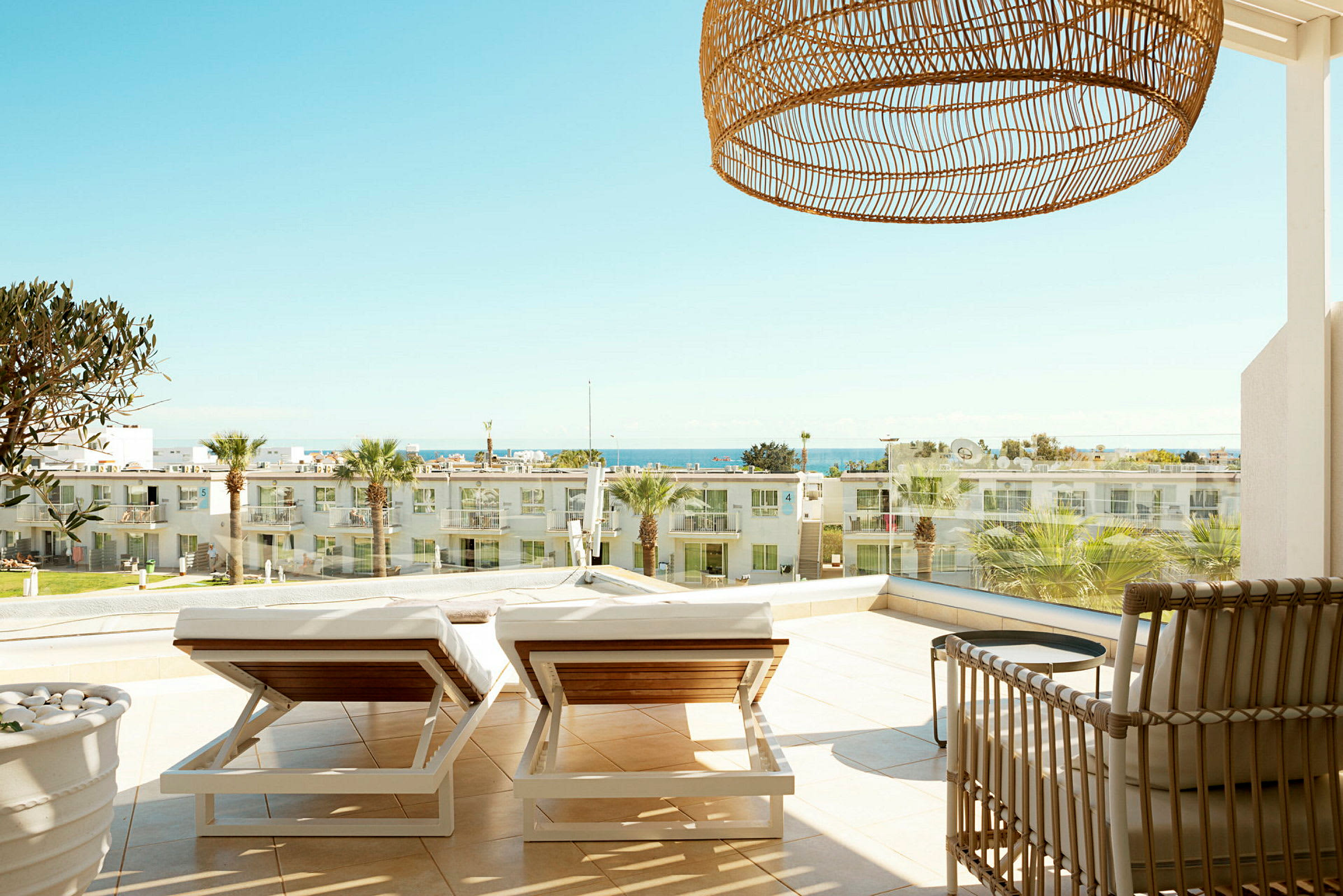 Prime Rooftop Suite 1 rum, stor balkong mot poolområdet
