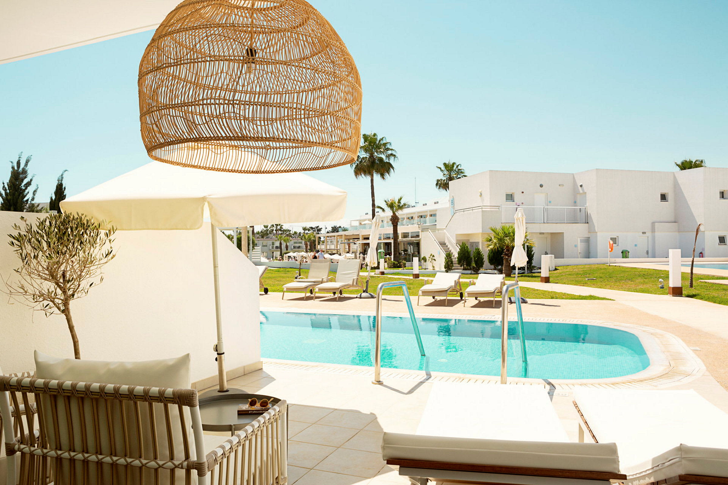 Prime Pool Suite 1 rum, terrass med access till privat, delad pool