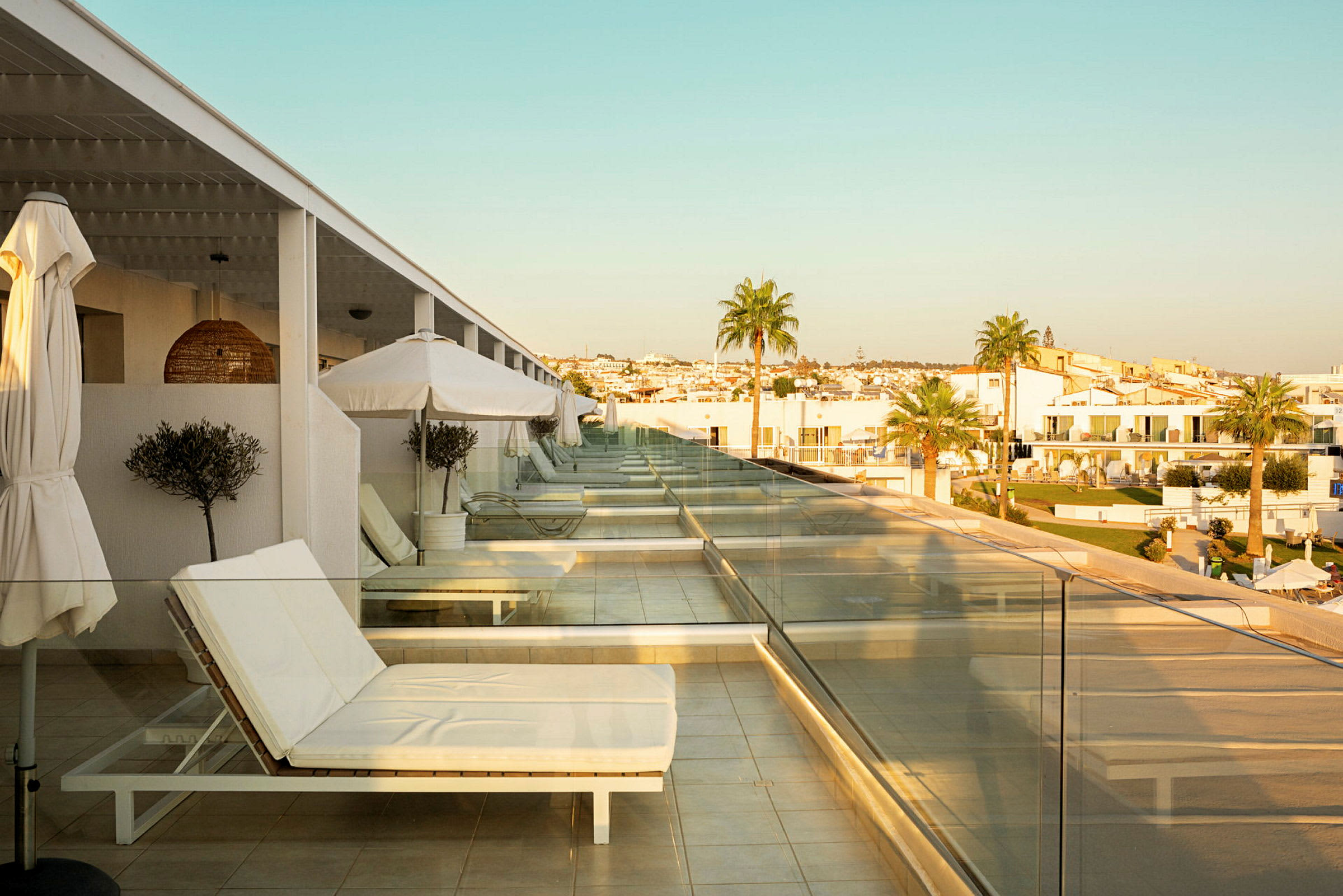 Prime Rooftop Suite 1 rum, stor balkong mot poolområdet
