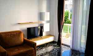 Tvårumslägenhet med balkong i markplan