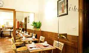 Bild av en liten restaurang med dukade bord och stolar. (AI-genererad text)