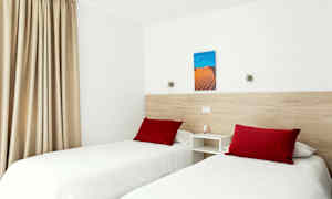 Tvårumslägenhet mot sjön och tvårumslägenhet med balkong eller terrass