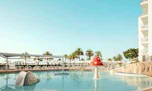 Den populära barnpoolen utanför Nuevas Palmeras