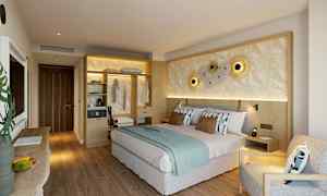 Modernt och välkomnande dubbelrum med inredning i ljusa trädetaljer och mjuka färger. (AI-genererad text)