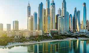 En stad med moderna skyskrapor vid vattnet. (AI-genererad text)