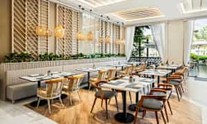 En modern, ljust inredd restaurang med trämöbler och stora fönster som släpper in naturligt ljus. (AI-genererad text)