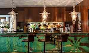 Kombinerad bar och à la carte-restaurang