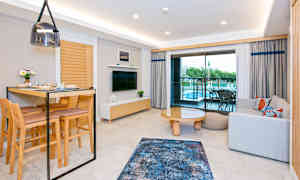 Tvårumslägenhet mot poolområdet