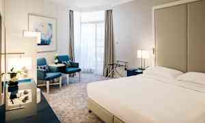 Dubbelrum med balkong mot havet