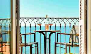 Dubbelrum superior med balkong eller terrass och havsutsikt