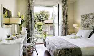 Dubbelrum med balkong med utsikt mot de Apenninska bergen.