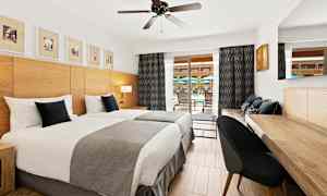 Dubbelrum med poolaccess