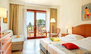 Dubbelrum med poolutsikt