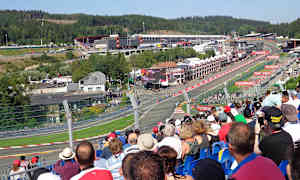 Få en bättre vy över loppet, uppgradera dina Formel-1 biljetter.