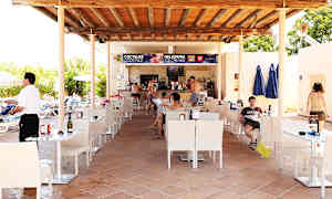 Pool- och snackbar vid aktivitetspoolen