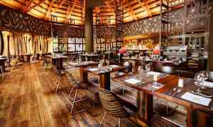 En av hotellets två bufférestauranger