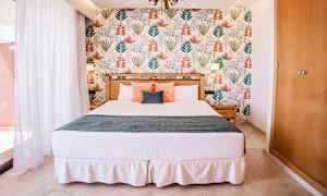 Tvårumslägenhet med balkong mot havssidan / Tvårumslägenhet med balkong mot poolområdet