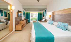 Juniorsvit mot trädgården