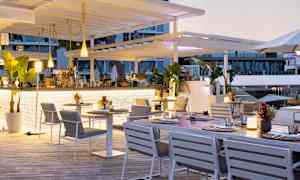 À la carte-restaurang nere på stranden