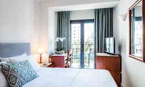 Dubbelrum med balkong och begränsad havsutsikt