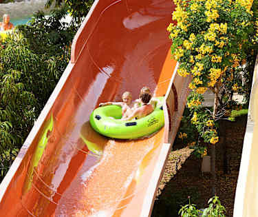 Entré till Aquamania – äventyrsbad för hela familjen!