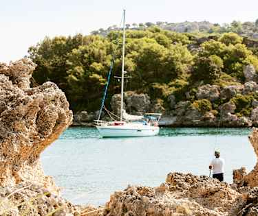 Gemytlig segling till Rhodos bästa strand