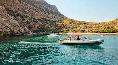 Menies Beach och Chironisia Bay