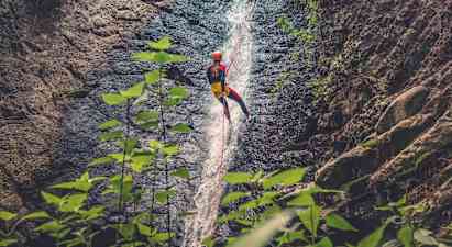 Climbo Canyoning i regnskogen