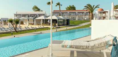 Tvårumslägenhet ROYAL POOL SUITE, stor terrass mot poolområdet med direkt access till privat, delad pool, Helios