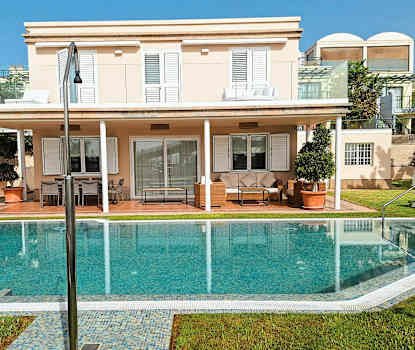 4-rumslägenhet i villa med 6 ord. bäddar och privat pool