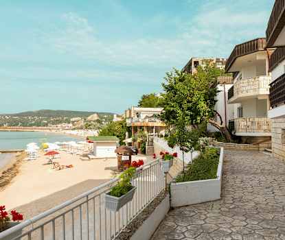 Hotellet framför stranden