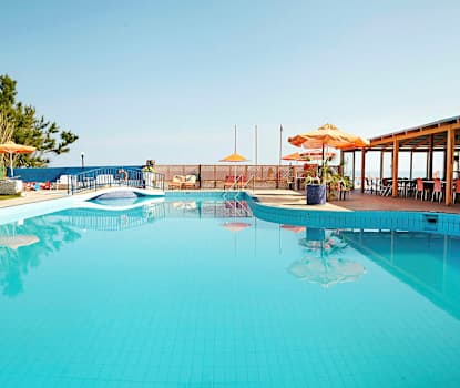 Poolområdet nere vid havet