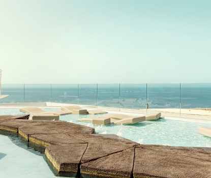 Hotellets VIP-område med egen pool - kan besökas mot avgift