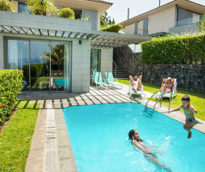 Fyrarumslägenhet  i villa med 6 ordinarie bäddar och privat pool