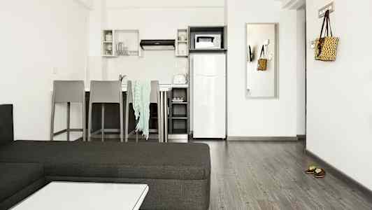 Modernt inrett kök med sittdel och möbler. (AI-genererad text)