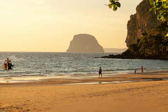 Charlie Beach, Koh Mook