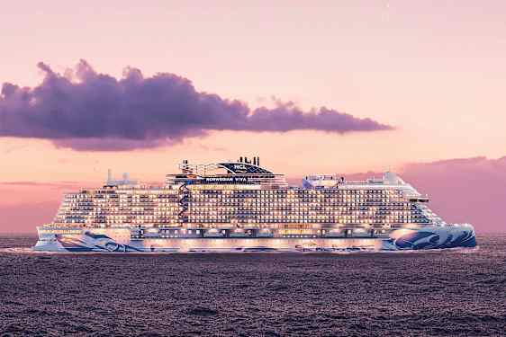 Ett modernt kryssningsfartyg på havet vid solnedgång. (AI-genererad text)