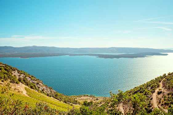 SPU Hvar & Bol - Islands in the sun (ISSU)