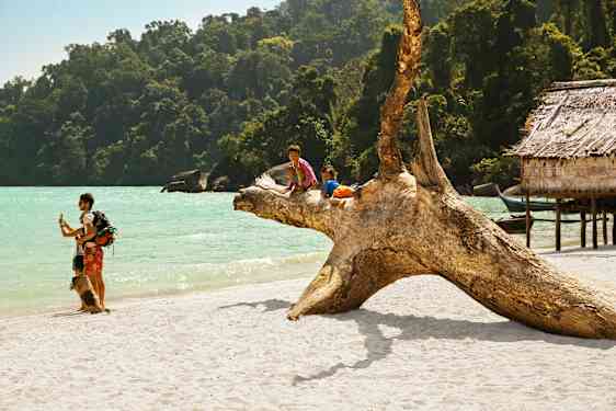 HKT Surin Island (RNPS)