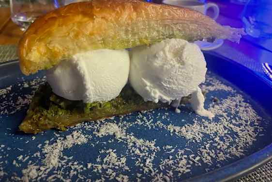 Den populära desserten baklava, som i Mellanösterns kök ofta avnjuts vid speciella tillfällen