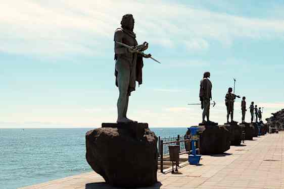 Statyer av guanches i Candelaria