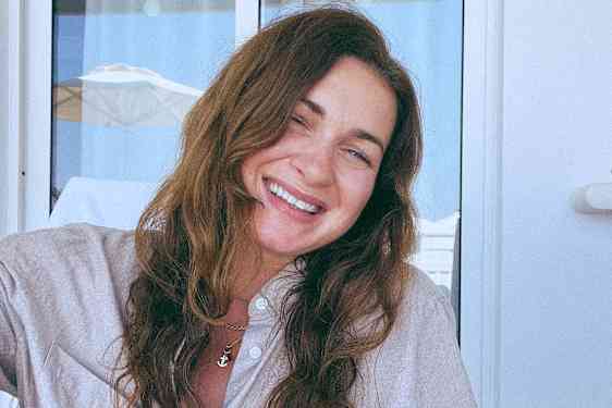 Claudia Galli Concha på en segelbåt