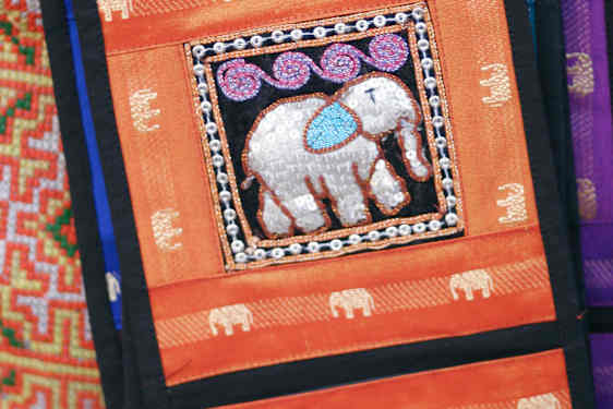 Broderad elefant